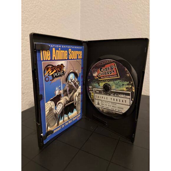 Case Closed: Triple Threat (Funimation DVD, 2005) - Picture 3 of 4